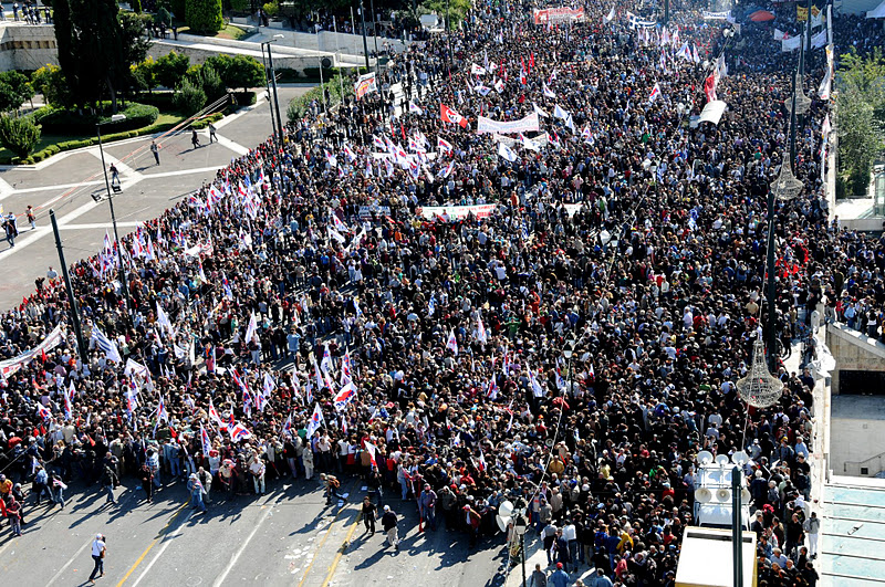 Фотография демонстрации ПАМЕ после убийственного нападения провокаторов